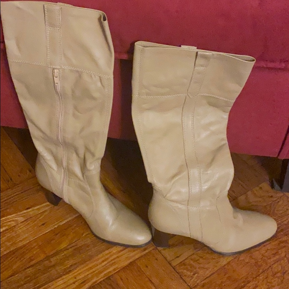 Women’s leather boots